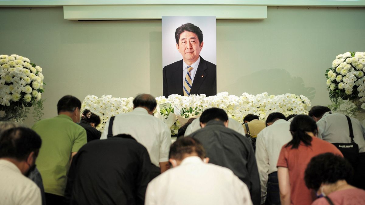 Prokurátoři podali žalobu na muže podezřelého z vraždy japonského expremiéra